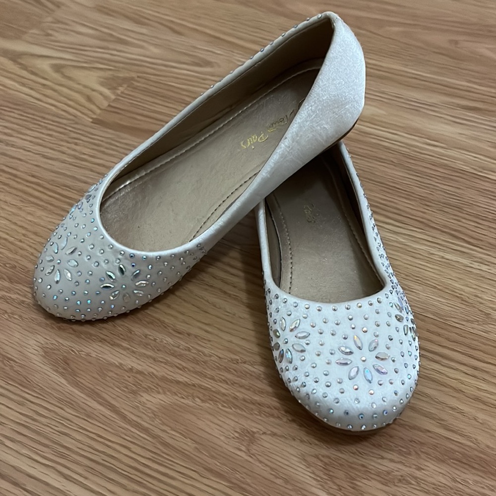 Dream Pairs Jeweled shoes - Picture 3 of 15